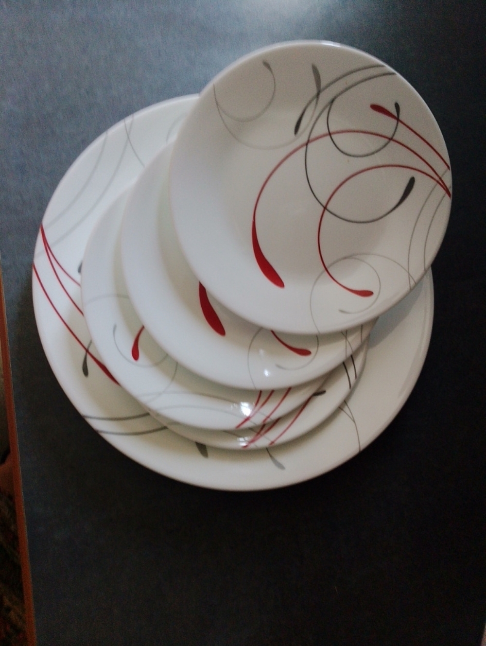 CORELLE ROUND dinner and salad Plates set of 8 made un U. S.A